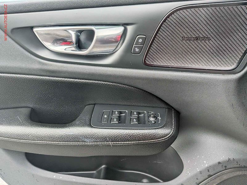 Volvo V60 (2019) 2.0D 4x4, Cross Country, AT - fotka 12 z 16