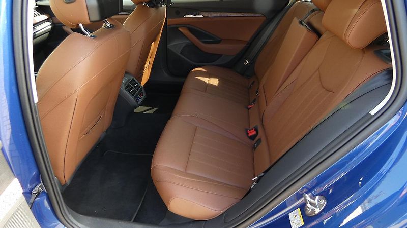 Škoda Superb 2.0 TDI 142kW 4x4 L&K Combi DS - fotka 20 z 27