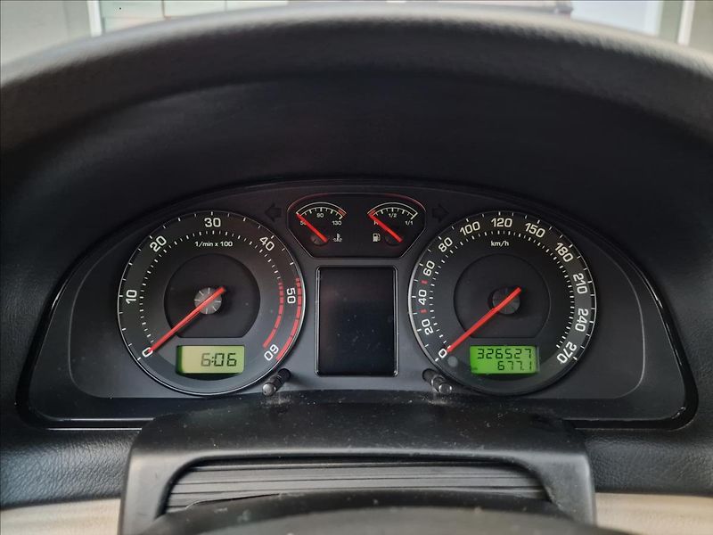 Škoda Superb 2.5 TDI  V6 120kW Elegance,ČR - fotka 22 z 46