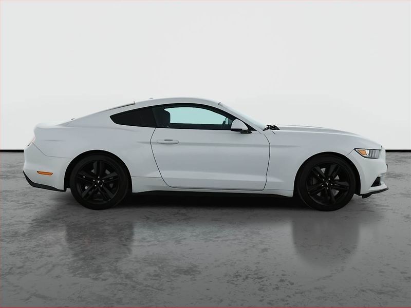 Ford Mustang (2017) 2.3 EcoBoost - fotka 6 z 19