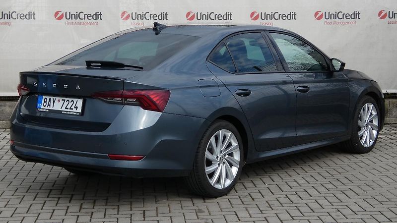 Škoda Octavia 2,0 TDI Style - fotka 3 z 25