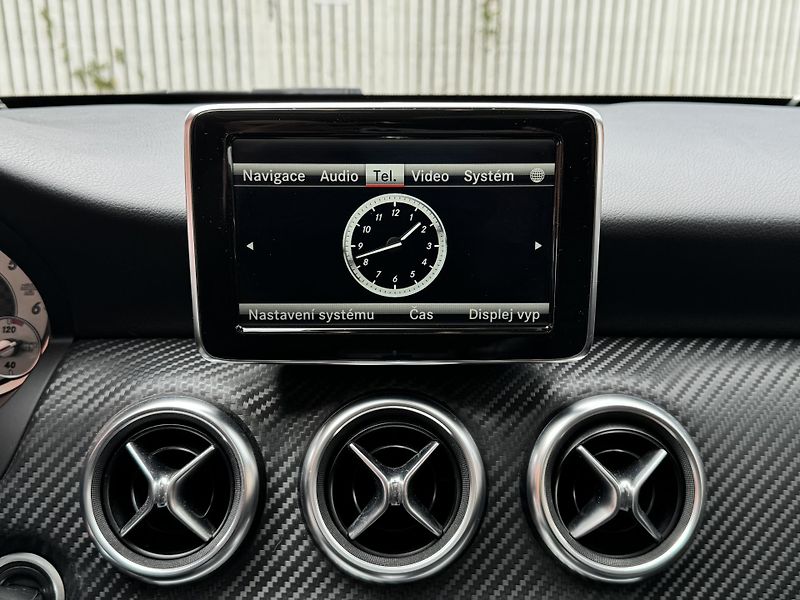 Mercedes-Benz Třídy A A220d-125KW-4M-AMG-ČR-H&K - fotka 20 z 26