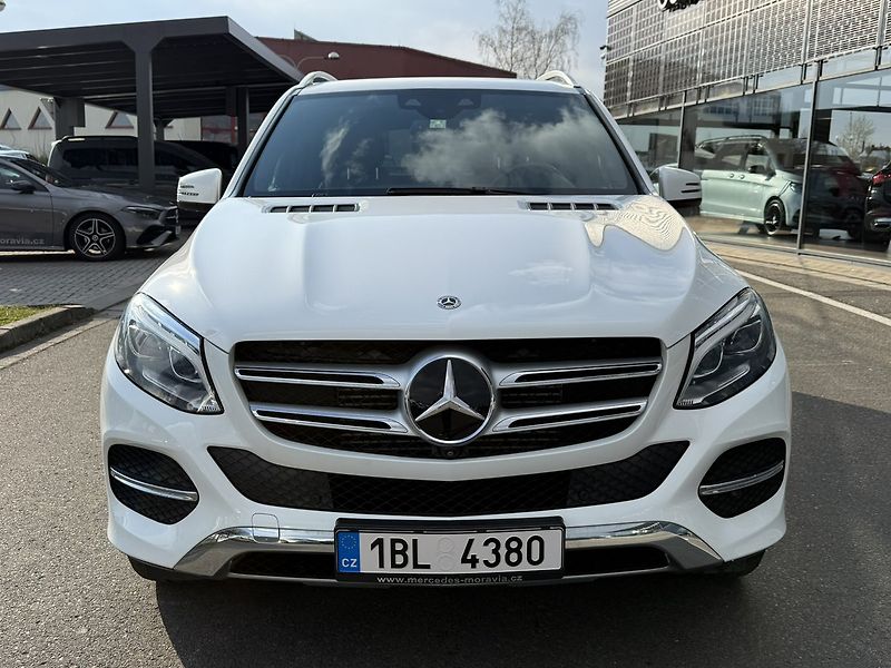 Mercedes-Benz GLE (2017) 350 d 4MATIC SUV - fotka 2 z 48