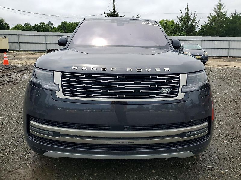 Land Rover Range Rover (2023) Auto na cestě - fotka 5 z 13