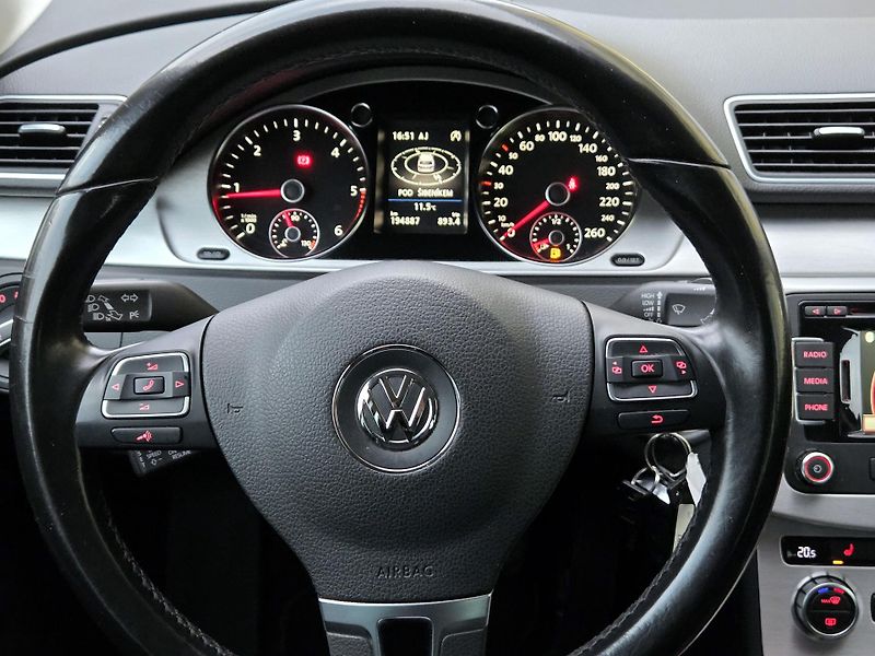 Volkswagen Passat TDi Highline, SERV.KNIHA       - fotka 42 z 51