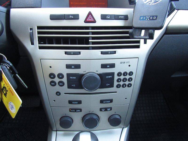 Opel Astra (2007) 1.8 16V AUTOMAT - fotka 31 z 35