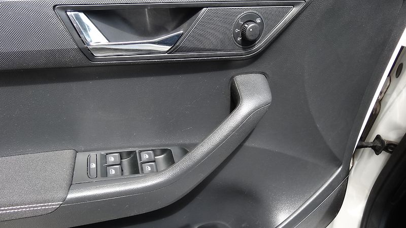 Škoda Fabia Kombi 1.0TSi  Style - fotka 11 z 14