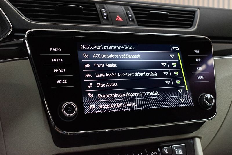 Škoda Superb TDI 147kW L&K 4x4*DPH*ČR 1.MAJ - fotka 38 z 52