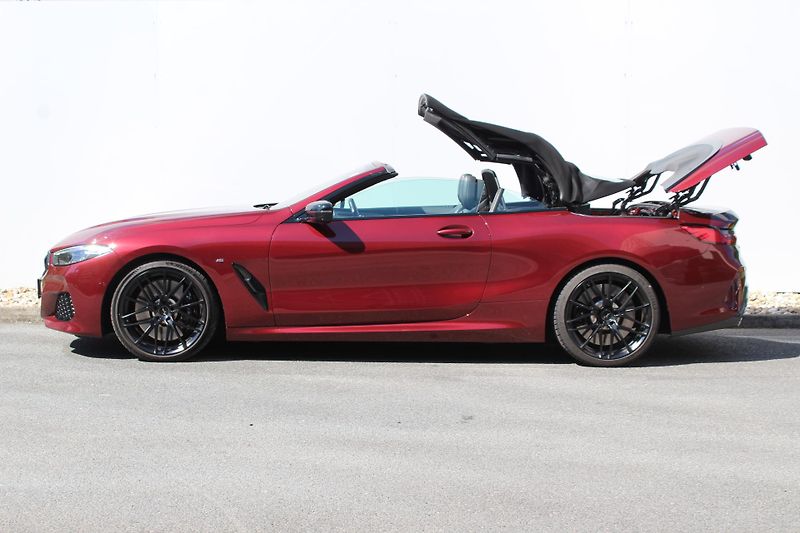 BMW Řada 8 840i xDrive Convertible - fotka 10 z 27