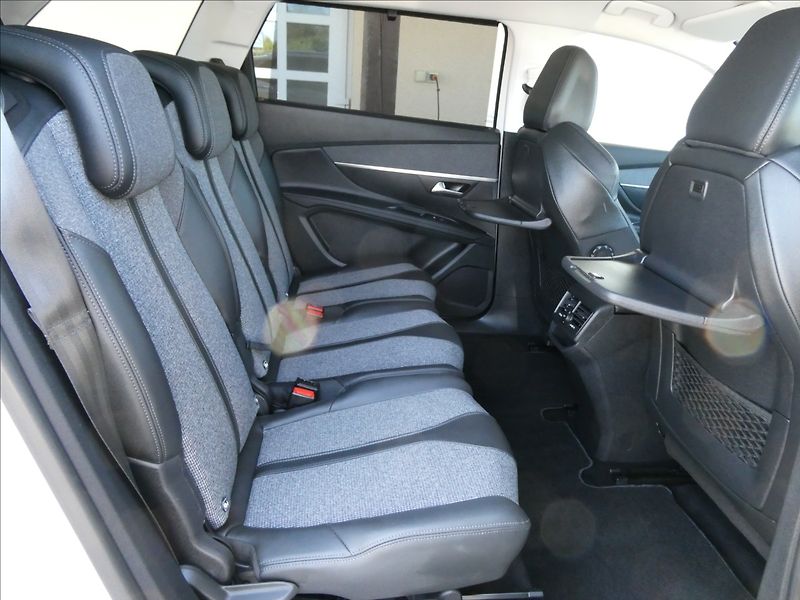 Peugeot 5008 1,6 133kW ALLURE 1.maj,servisk - fotka 22 z 49
