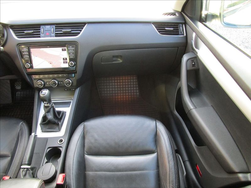 Škoda Octavia Combi 1.6TDi Greenline, Bi-xen - fotka 14 z 56