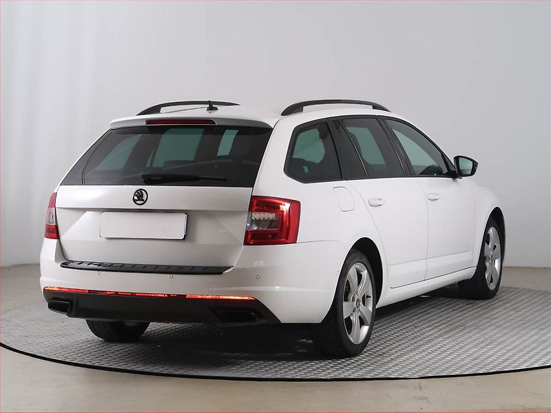 Škoda Octavia (2015) RS 2.0 TDI, Automat, Navi - fotka 5 z 18