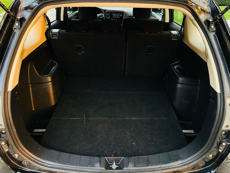 Mitsubishi Outlander 2.0i 1.MAJITEL KAMERA TAŽNÉ - fotka 19 z 43