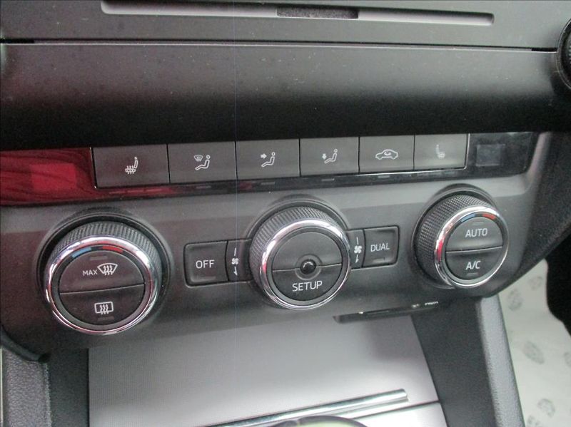 Škoda Octavia 2,0 TDI, serviska, digi klima, - fotka 21 z 49