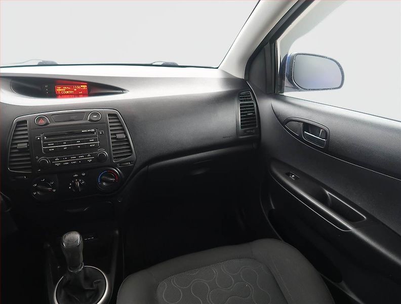 Hyundai i20 (2009) 1.4, Tažné, za skvělou cenu - fotka 8 z 14