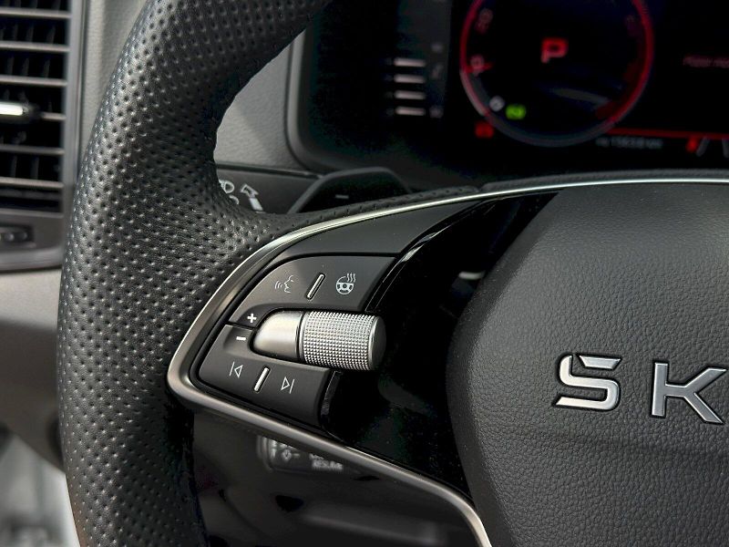Škoda Karoq (2025) 1.5 TSI 110 kW DSG SportLine - fotka 12 z 28