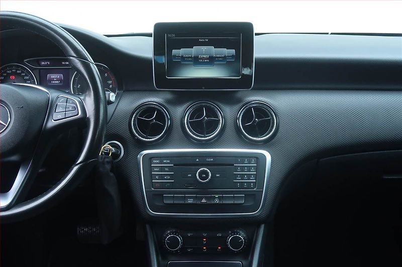 Mercedes-Benz Třídy A (2017) A 200 d, Automat, Navi - fotka 12 z 23