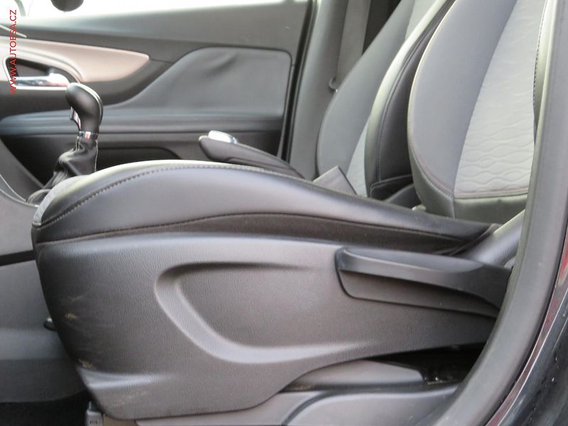 Opel Mokka (2015) 1.7 CDTi, Xenon, AC, park - fotka 23 z 27