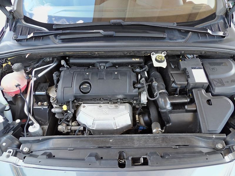 Peugeot 308 SW 1.6VTi 88kW AutoAC Serviska - fotka 26 z 33