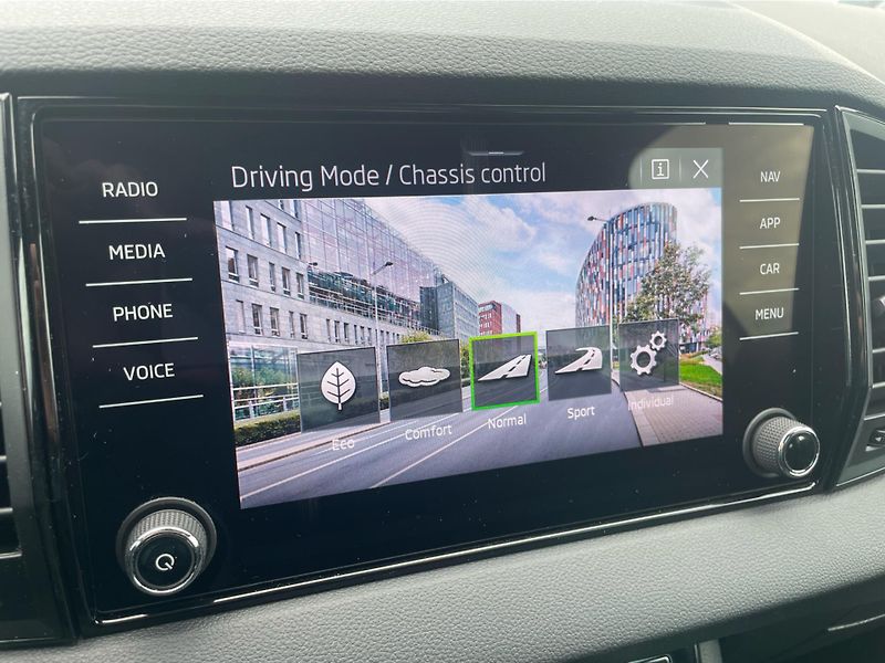 Škoda Karoq 1.5 TSi DSG 7st. SPORTLINE - fotka 20 z 29