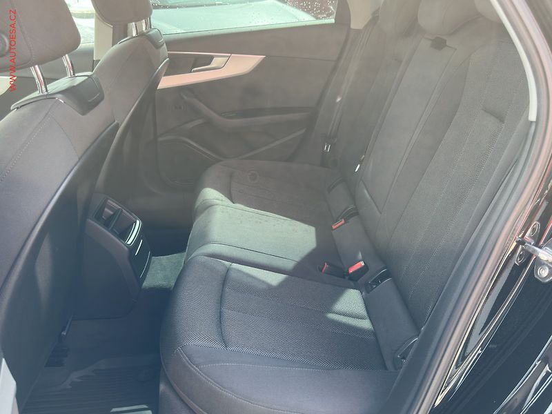 Audi A4 (2017) 2.0TDi, ČR, AC, výhřev sed. - fotka 10 z 21