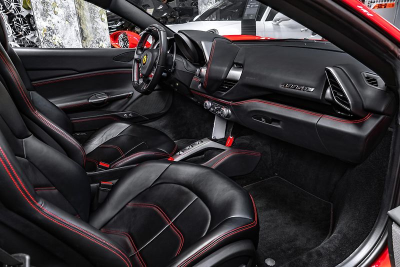 Ferrari 488 GTB NOVITEC/CARBON/LIFT/ZÁRUKA - fotka 13 z 20