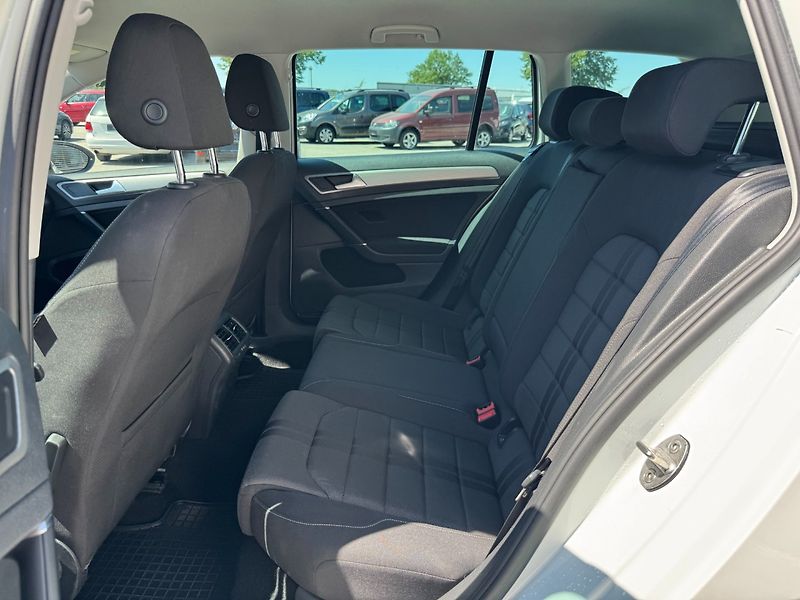 Volkswagen Golf (2016) R-line 1.6TDI 81kW - fotka 13 z 28