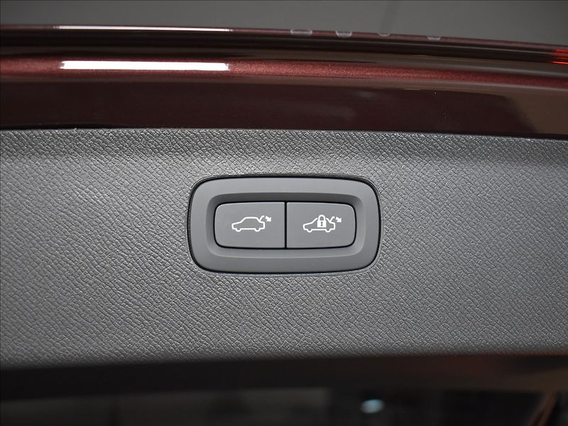 Volvo XC90 2,0 T8 AWD Ultra B&W,Ventilace - fotka 13 z 30