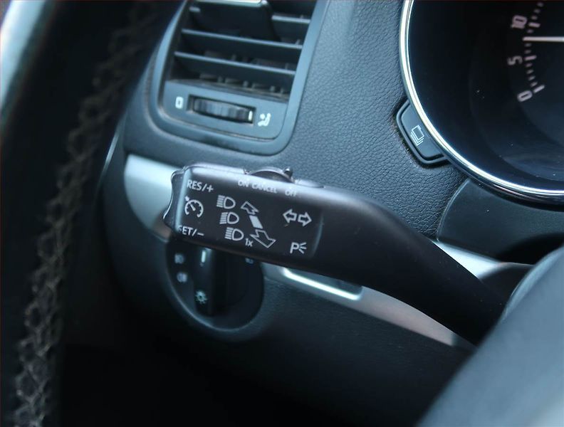 Škoda Yeti (2011) Elegance 2.0 TDI, 4X4 - fotka 16 z 23