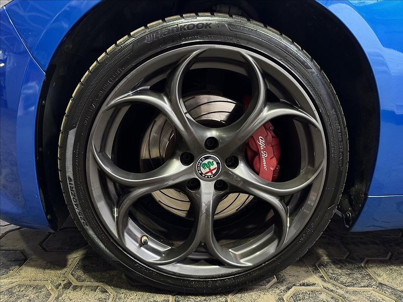 Alfa Romeo Giulia 206kW Q4 VELOCE 1.MAJITEL - fotka 38 z 39