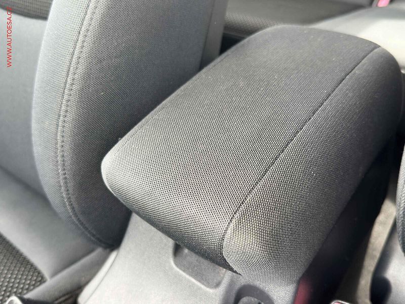 Hyundai i30 (2009) 1.6CVVT, ČR, AC - fotka 16 z 17