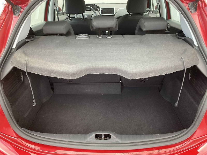 Peugeot 208 (2014) 1.2i, 1.maj,ČR, servis.kniha - fotka 7 z 17