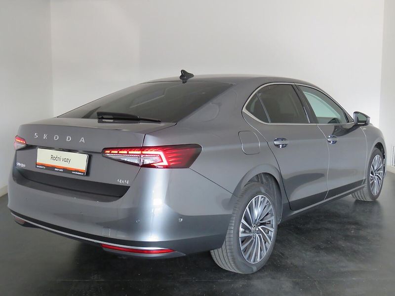 Škoda Superb - fotka 2 z 30