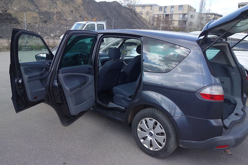 Ford S-MAX 2,0TDCi 96kW .Zachovalý ! - fotka 18 z 19