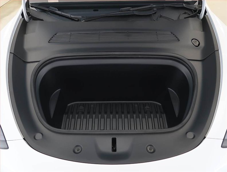 Tesla Model Y (2023) RWD LFP 60kWh, SoH 97% - fotka 15 z 33