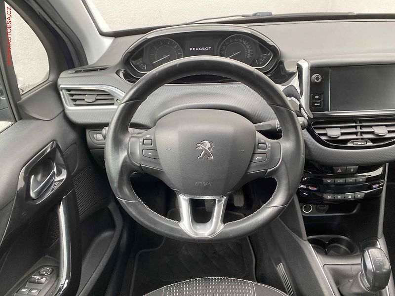 Peugeot 208 (2017) 1.2 PT, Allure, navi - fotka 11 z 15