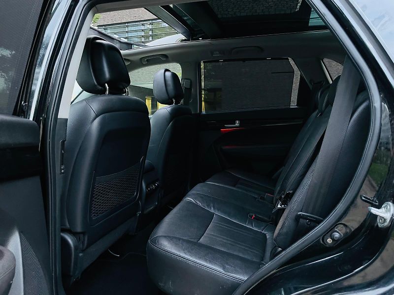 Kia Sorento 2.2D 4x4 AUT PANORAMA VÝHŘEV  - fotka 34 z 51