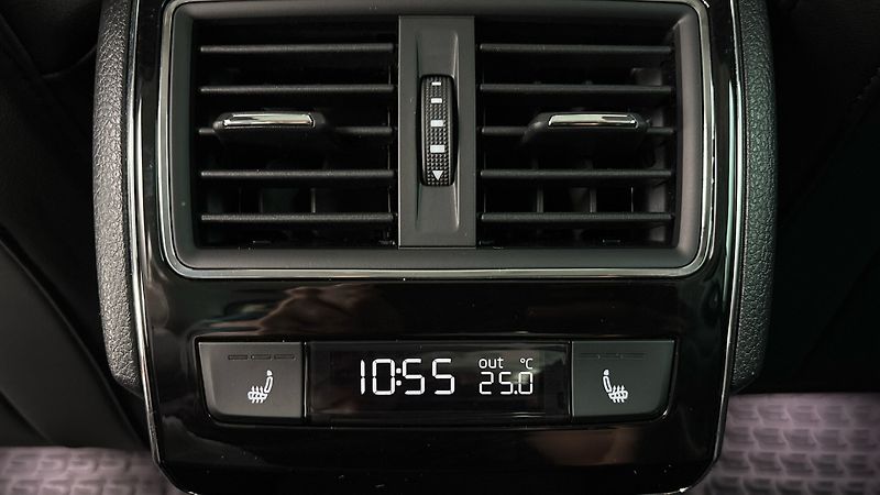 Škoda Superb 2.0 TSI DSG L&K - fotka 23 z 34