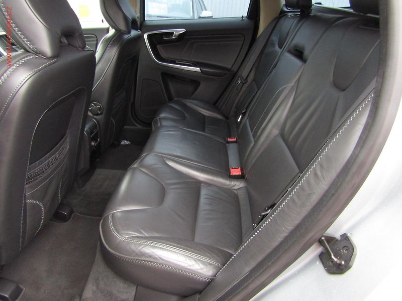 Volvo XC60 (2012) 2.4 D 4x4, xenon, kůže - fotka 10 z 19