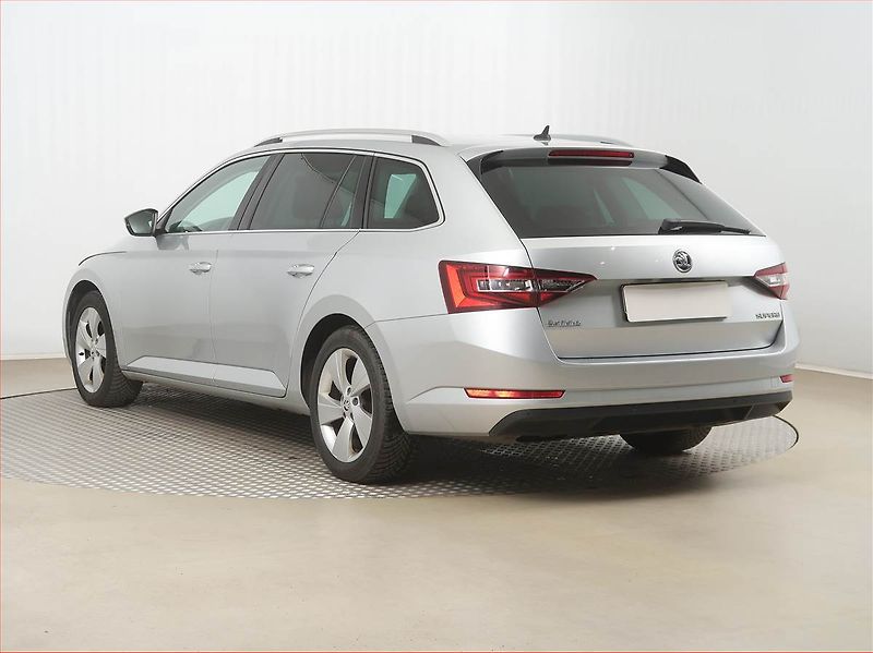 Škoda Superb (2016) 2.0 TDI, Kůže, Bi-Xenony - fotka 4 z 17