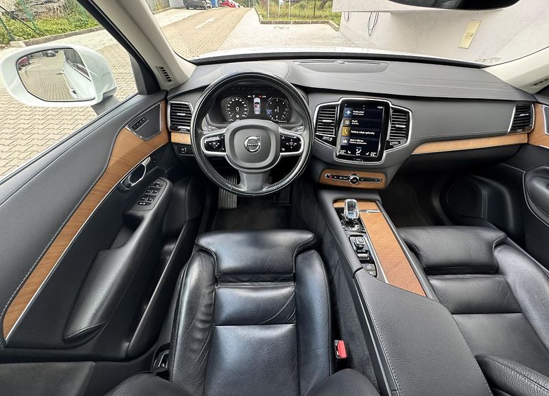Volvo XC90 B5 (nafta) AWD // TZ // 1. maj - fotka 17 z 49