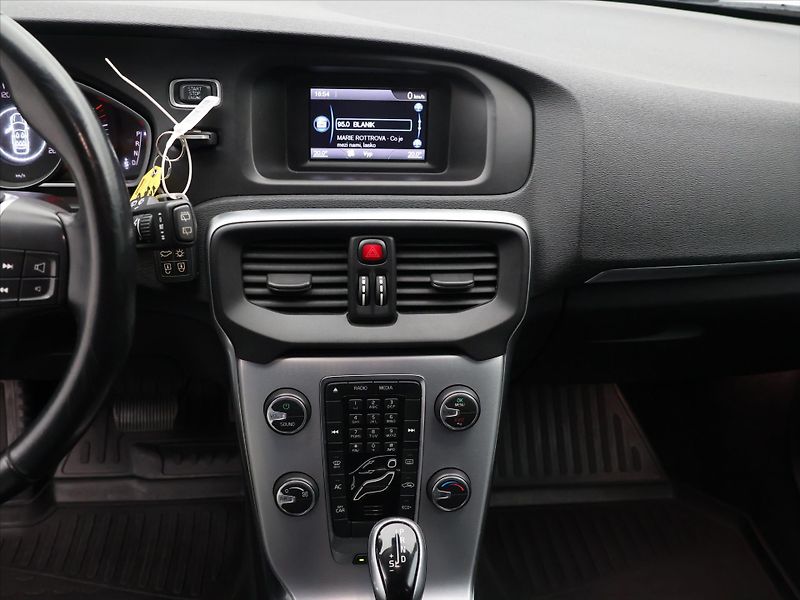 Volvo V40 2,0 D2 Automat Momentum DPH - fotka 15 z 25