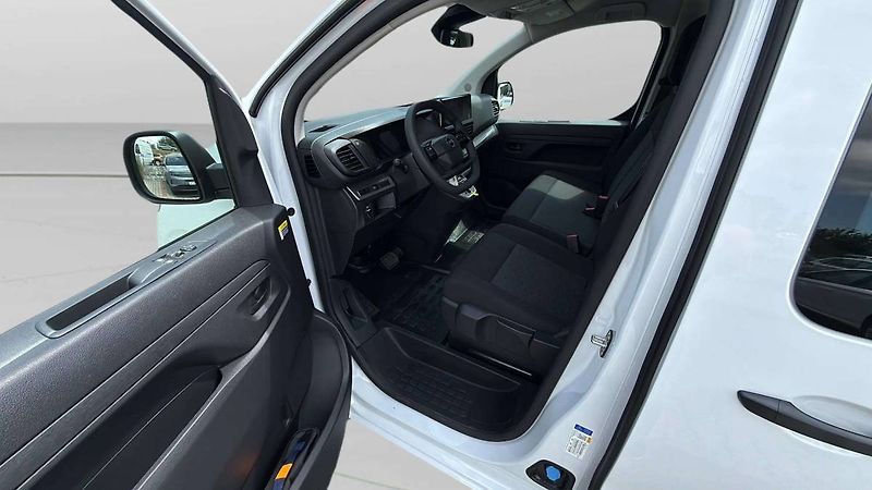 Opel Vivaro (2026) L2 (L) Combi 2.2 CDTi 180k AT8 - fotka 14 z 25