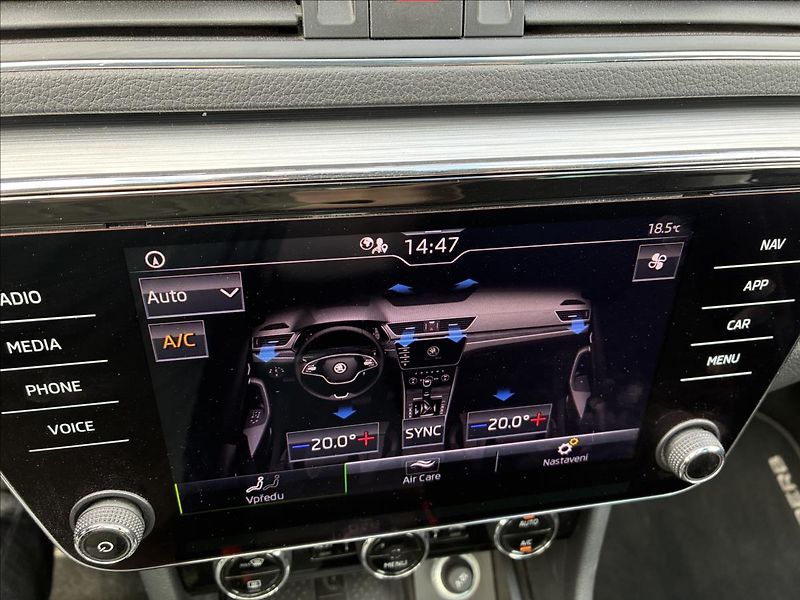 Škoda Superb 2,0 PANORAMA,TAŽNÉ,EL.KUFR - fotka 25 z 28