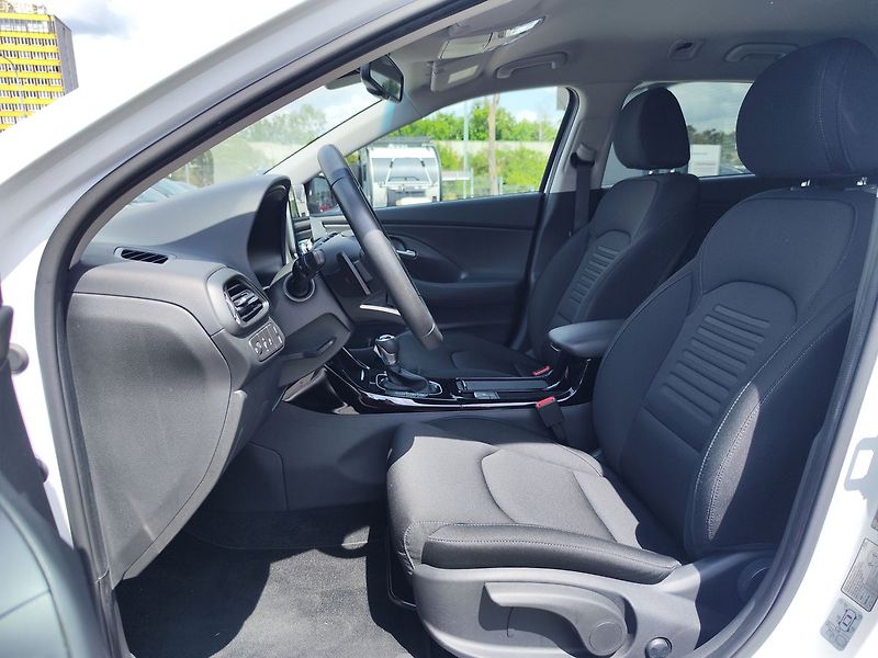 Hyundai i30 1.5 T-GDi/103kW Style DCT - fotka 14 z 32