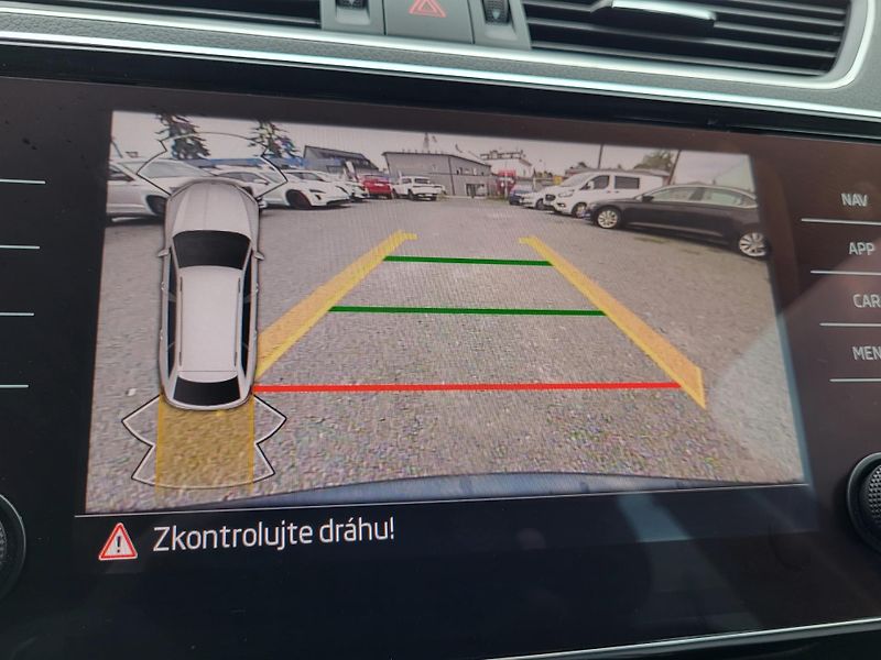 Škoda Superb III FL combi 2.0 TDi DSG STYLE - fotka 19 z 50