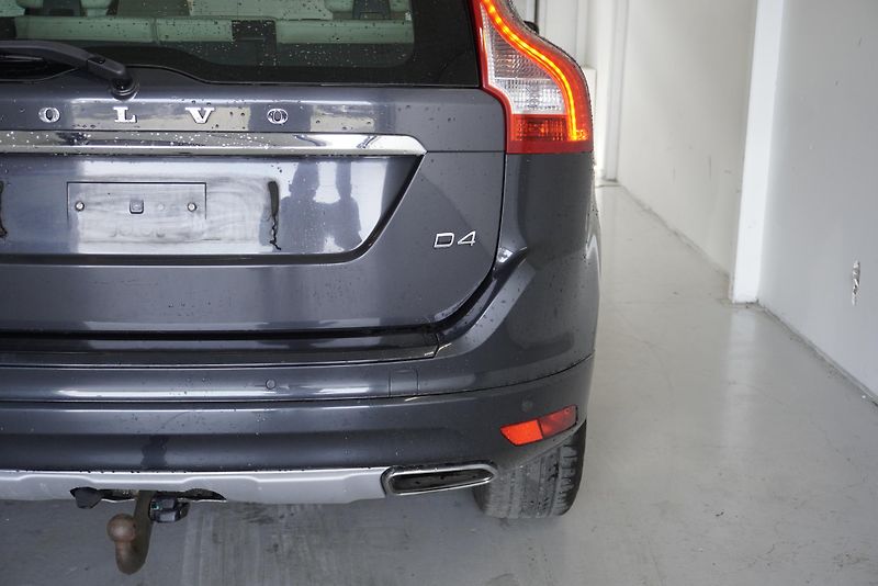 Volvo XC60 2,0 D4 AUTOMAT - fotka 9 z 32