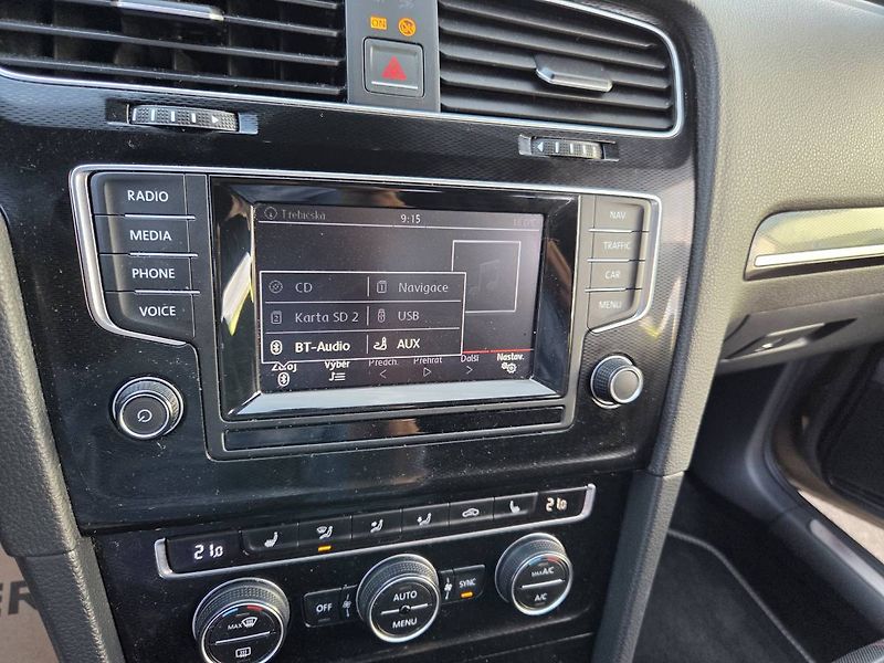 Volkswagen Golf 2.0 GTI - fotka 20 z 49
