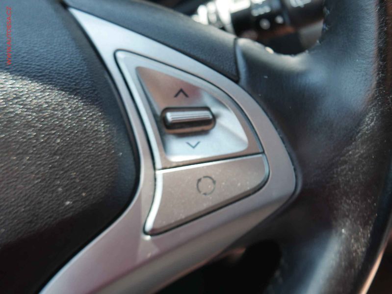 Hyundai ix20 (2019) 1.6CVVT, ČR, AC - fotka 14 z 16