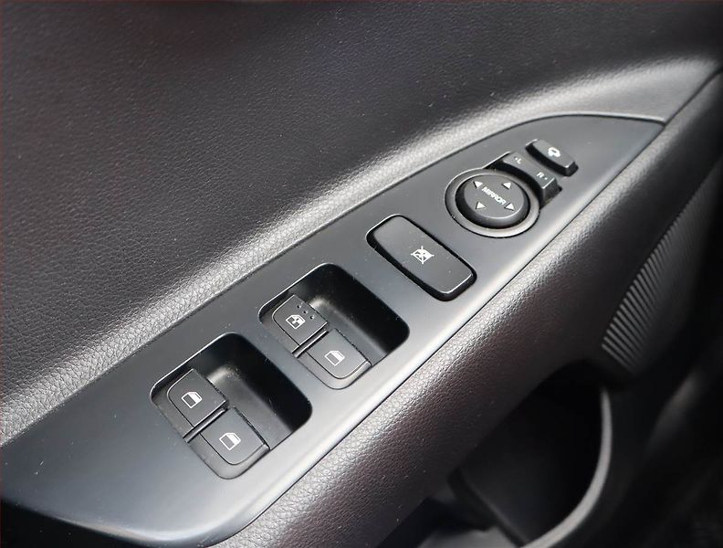 Kia Rio (2017) 1.0 T-GDI, Serv.kniha - fotka 18 z 18